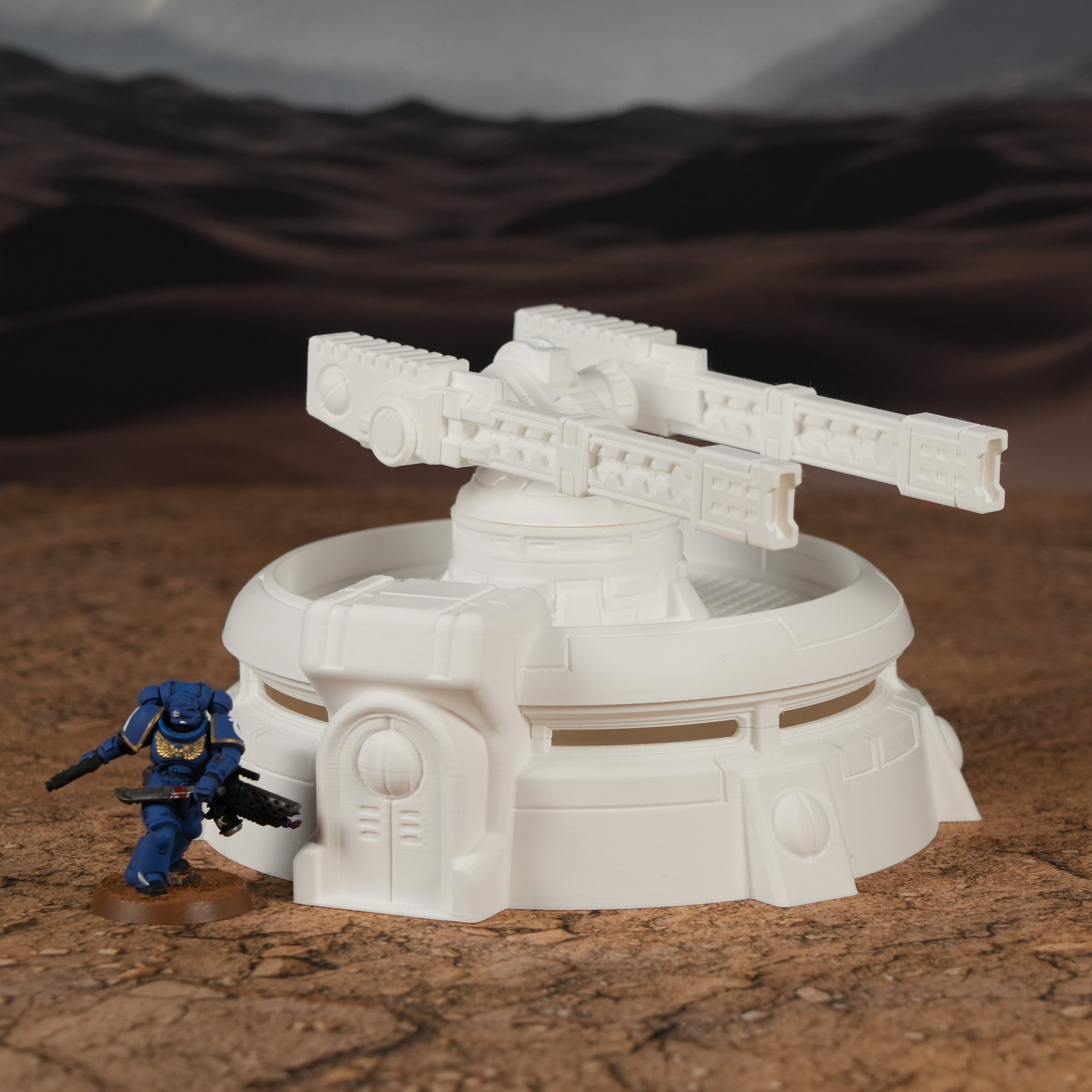 Weißer futuristischer Outpost-Bunker mit drehbarer Kanone und blauem Soldatenmodell.