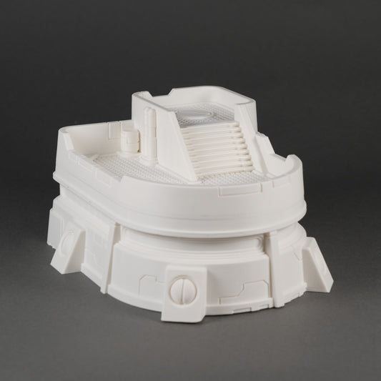 Weißes, modernes Gebäude-Modell aus Kunststoff mit breiter Treppe und mehreren Ebenen, rund um 28-32mm groß.