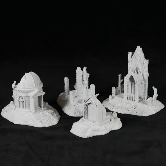 Weißes Miniatur-Gruft-Set aus Resin mit drei detaillierten, verfallenen Grabmälern auf unebenem Boden.