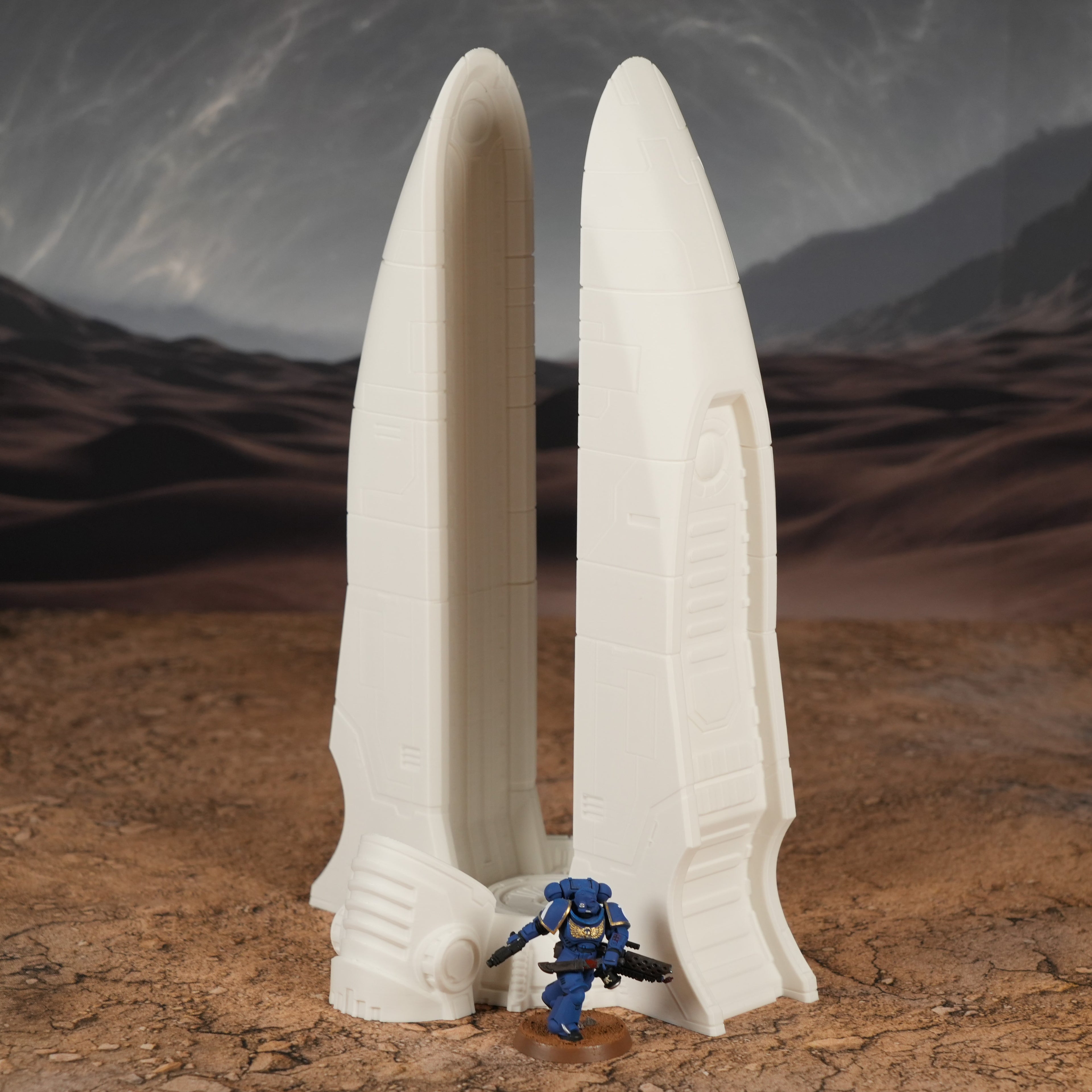 Großer weißer futuristischer Turm mit geschwungener Form und Sci-Fi-Welt, 28-32mm Miniatur davor.