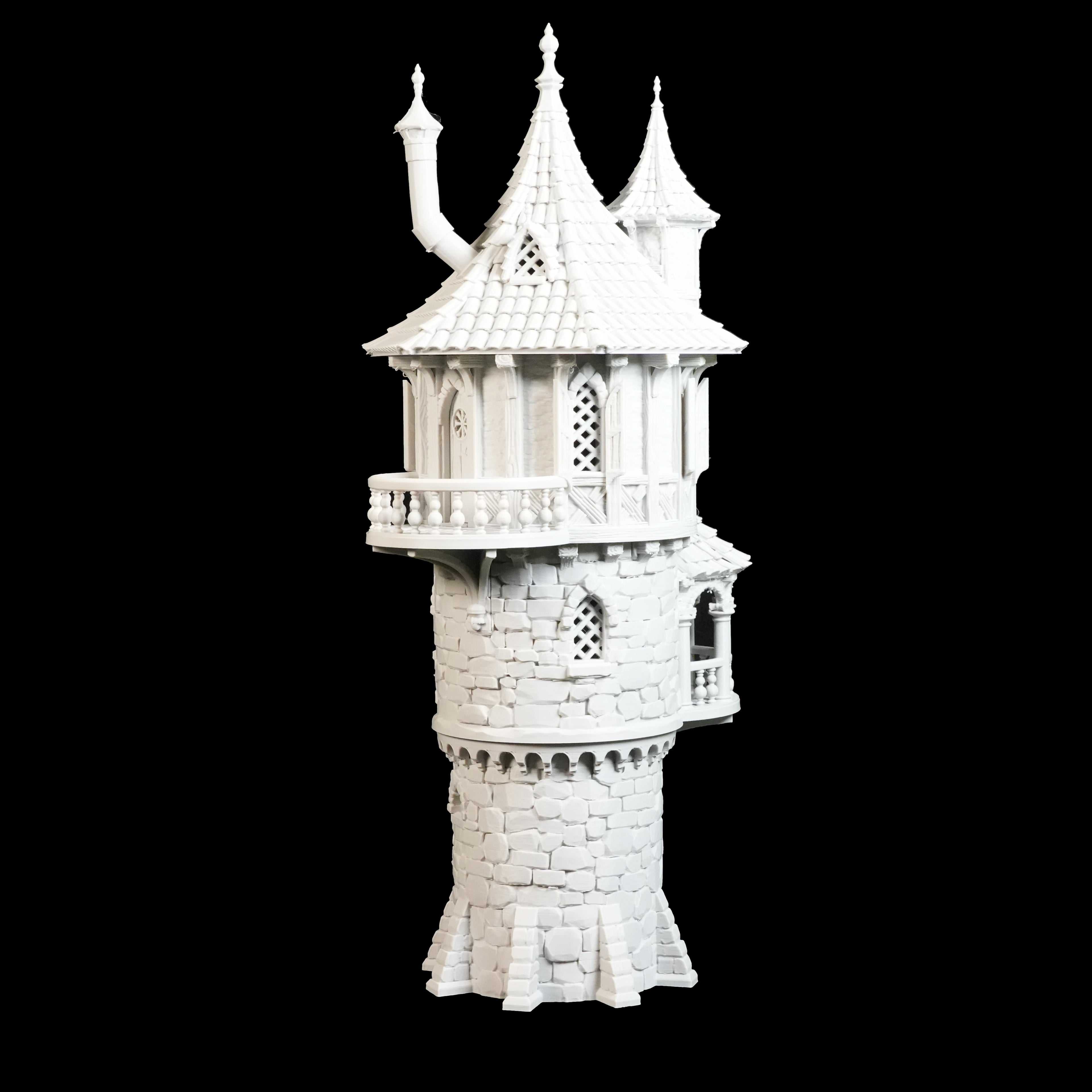 Ein detailliertes weißes Modell des Zaubererturms von Nebelstein Prints mit Schindeldach, Balkonen, Bogenfenstern und Schornsteinen - ein ideales Tabletop-Gelände für Fantasy-Rollenspiele - auf schwarzem Hintergrund.