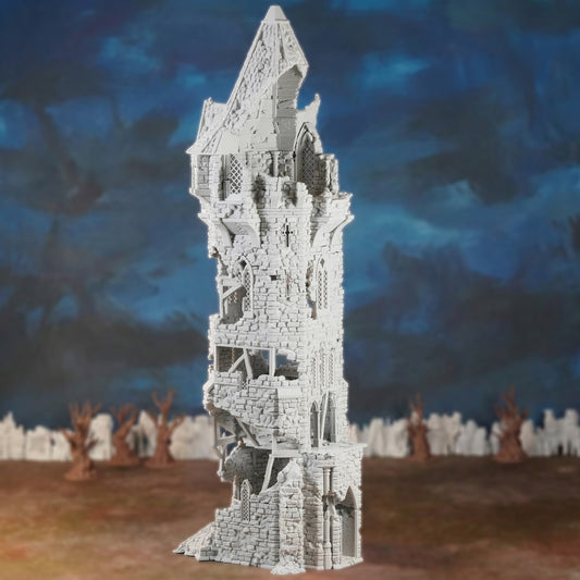 Grauer, detaillierter Turm mit zerfallenen Mauern und gotischem Design auf dunklem Hintergrund.